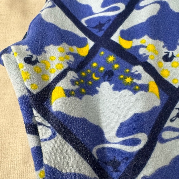 *LuLaRoe - Disney - Aladdin/Genie - Tween - Leggings - Picture 3 of 4